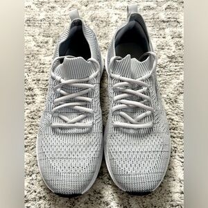 Men’s Avia Sneakers worn 3x in great Condition